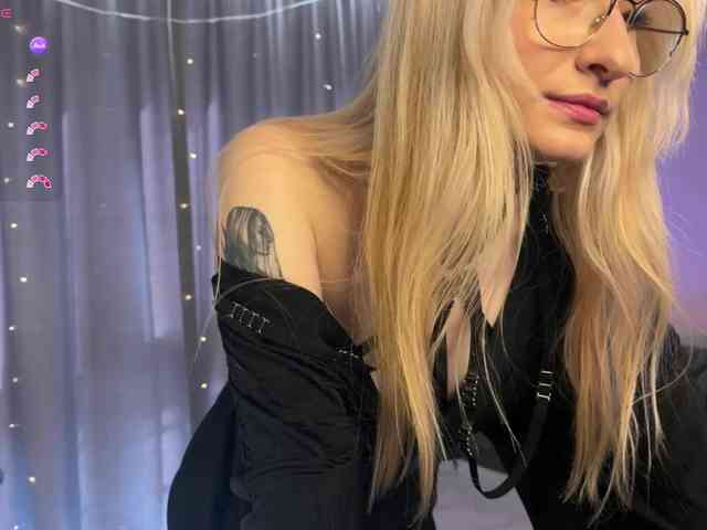 d0nt0uchmy4ss webcam