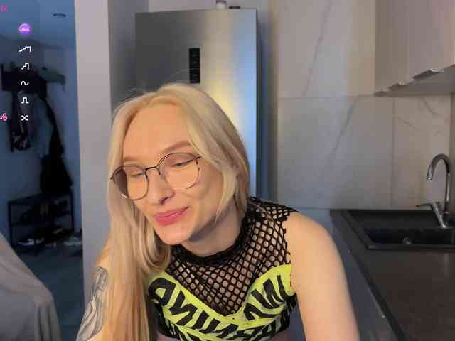 d0nt0uchmy4ss webcam