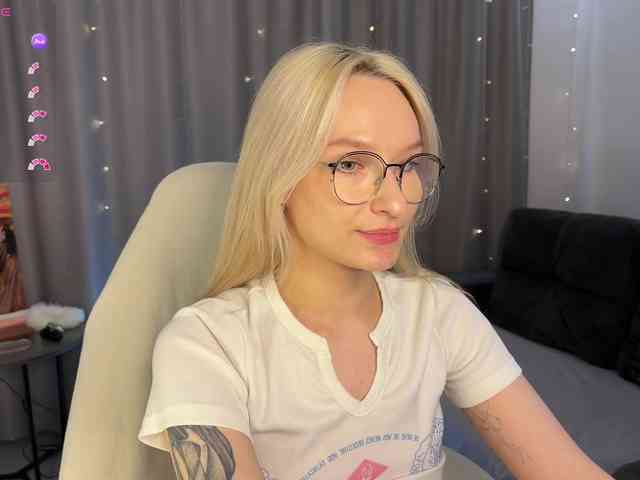 d0nt0uchmy4ss webcam