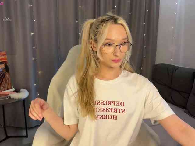 d0nt0uchmy4ss webcam