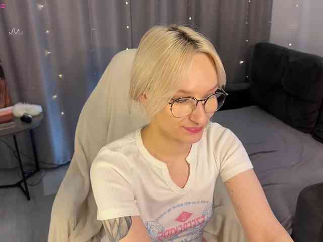 d0nt0uchmy4ss webcam