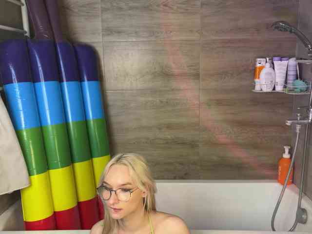 d0nt0uchmy4ss webcam