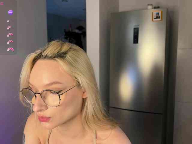 d0nt0uchmy4ss webcam