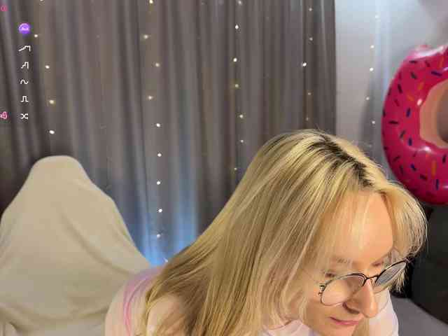 d0nt0uchmy4ss webcam