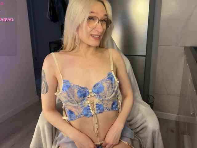 d0nt0uchmy4ss Live Webcam on BongaCams