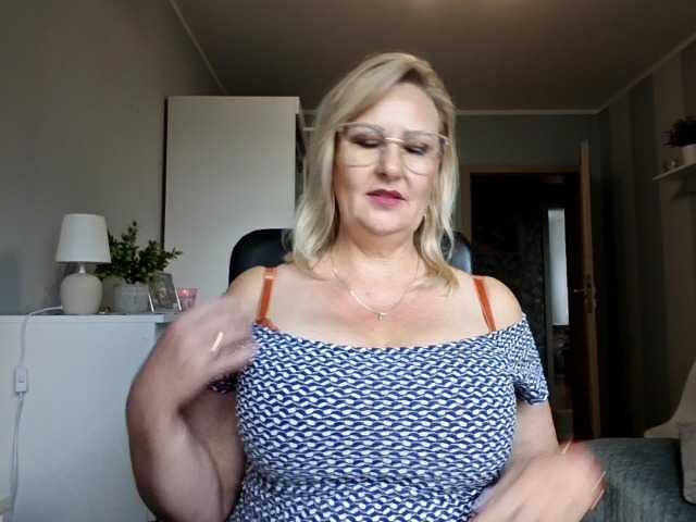 EmillyLove Live Cam su BongaCams
