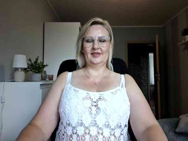 EmillyLove webcam