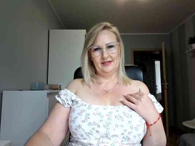 EmillyLove webcam