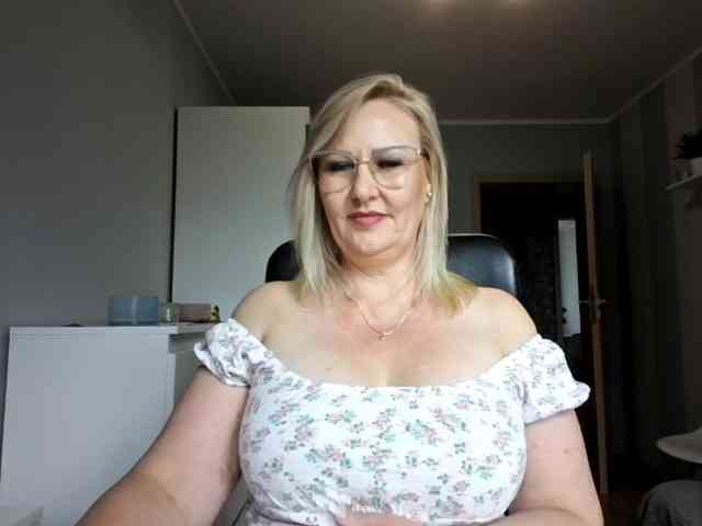EmillyLove webcam