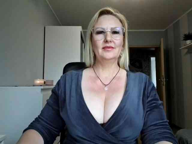 EmillyLove webcam