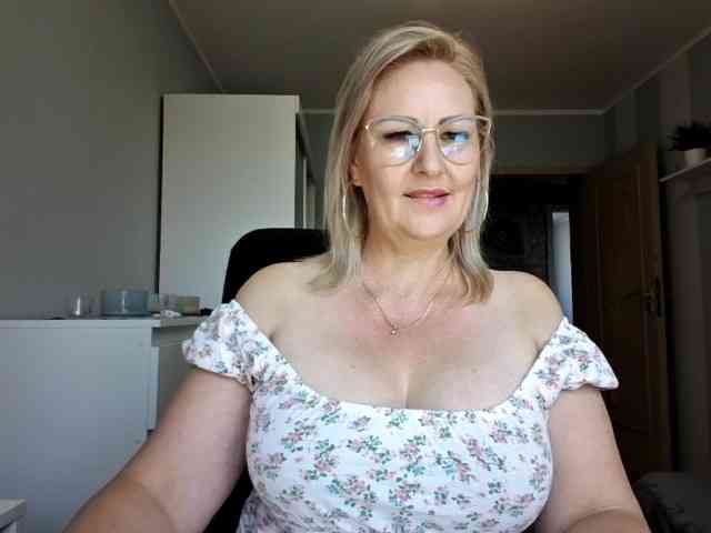 EmillyLove webcam