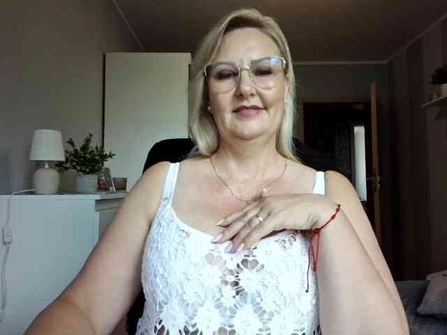 EmillyLove webcam