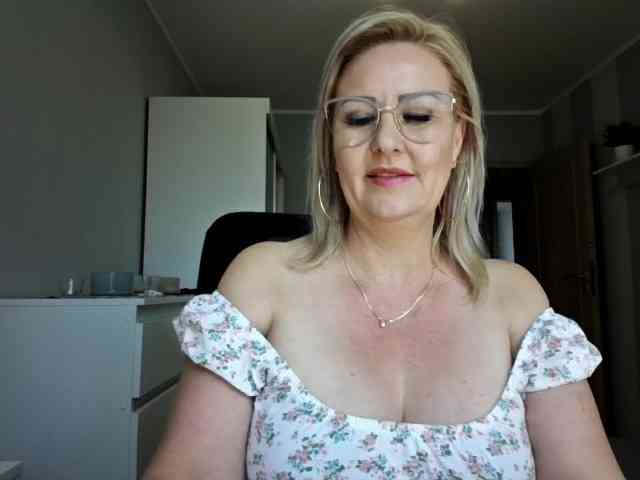EmillyLove webcam