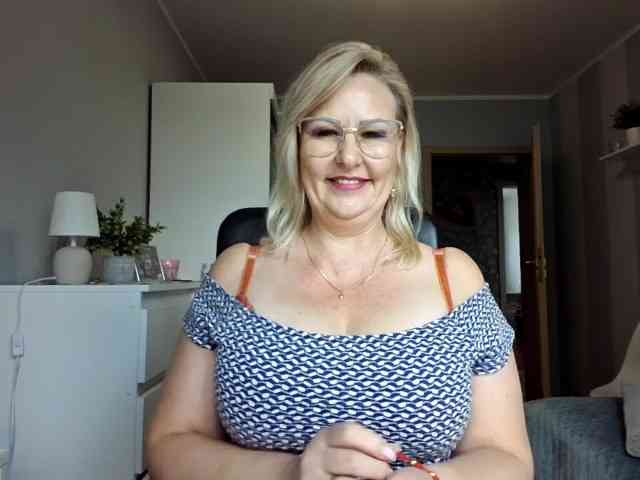 EmillyLove webcam