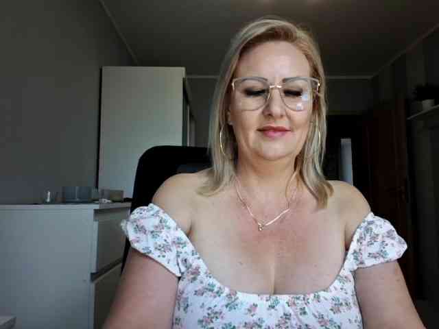 EmillyLove webcam