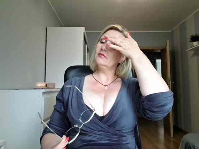 EmillyLove webcam