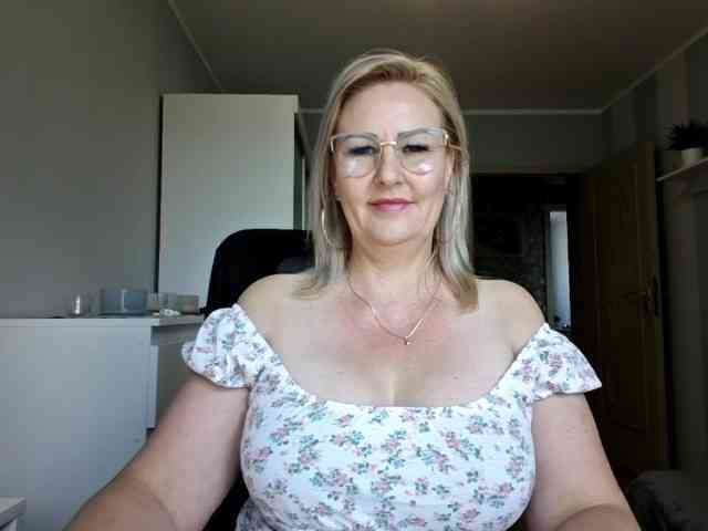 EmillyLove webcam