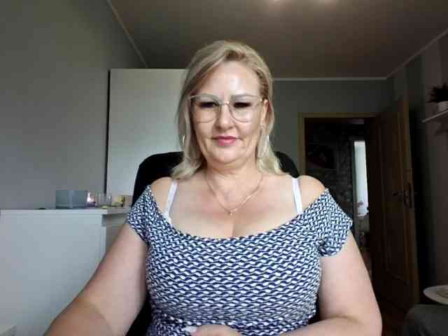 EmillyLove webcam