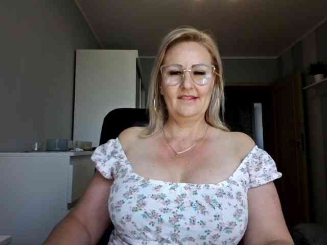 EmillyLove webcam