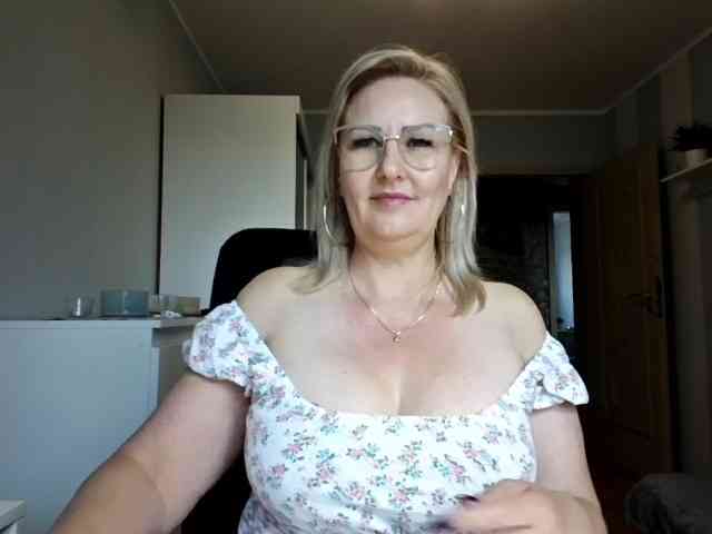 EmillyLove webcam