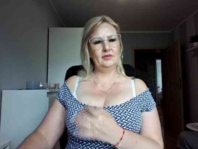 EmillyLove webcam