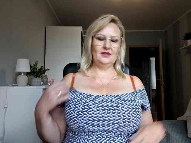 EmillyLove webcam