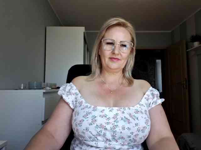 EmillyLove webcam
