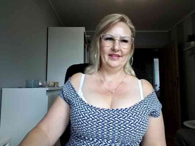EmillyLove webcam