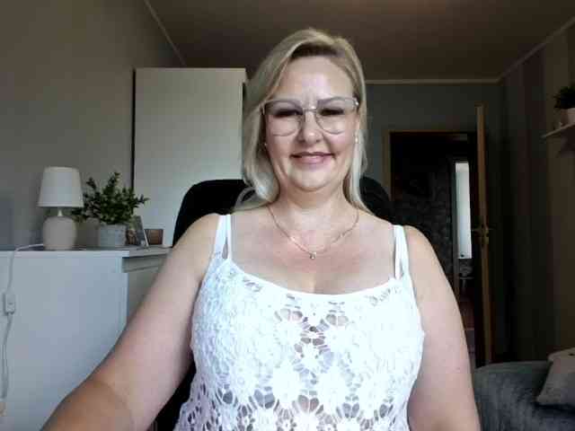EmillyLove webcam