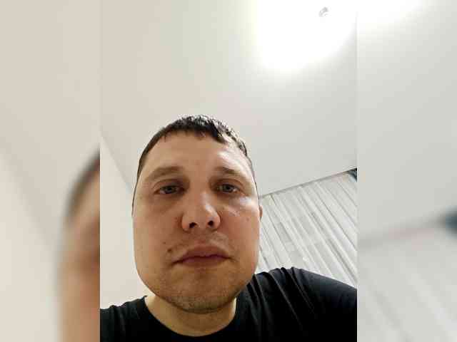 Dmitriy-live Live Webcam on BongaCams