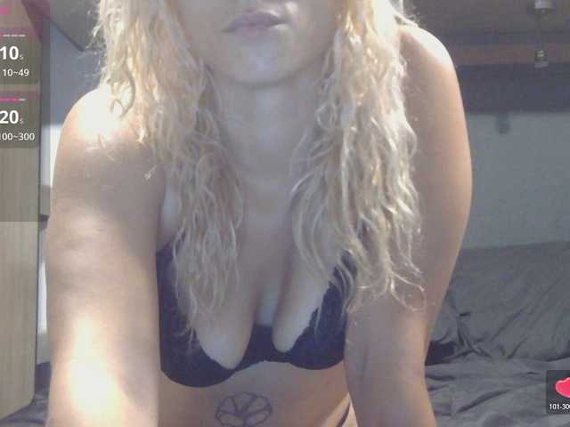 DarcieRoselli live cam on BongaCams