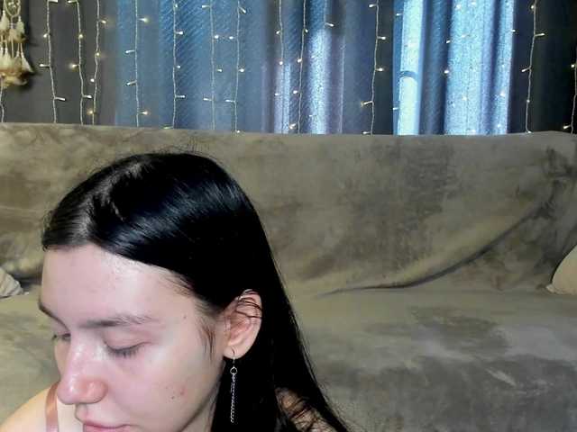 Amelia-skyy live cam
