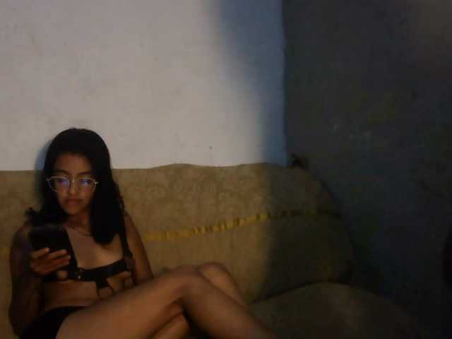 pocahontasb1 live cam on BongaCams