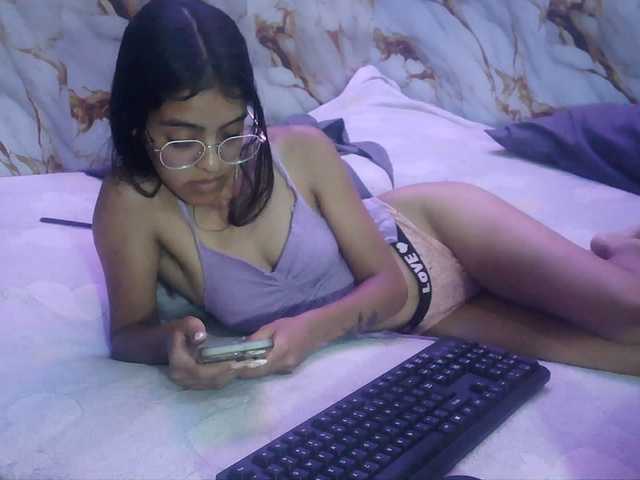 pocahontasb1 live cam on BongaCams
