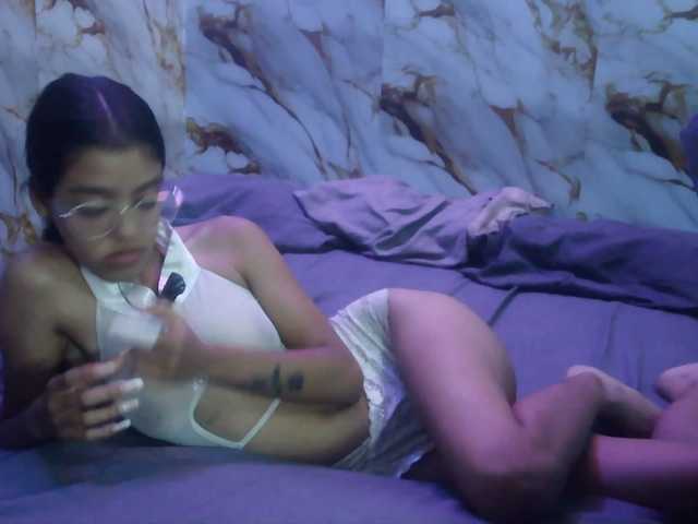 pocahontasb1 live cam on BongaCams