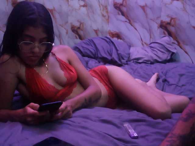 pocahontasb1 live cam on BongaCams
