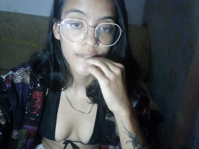 pocahontasb1 live cam on BongaCams
