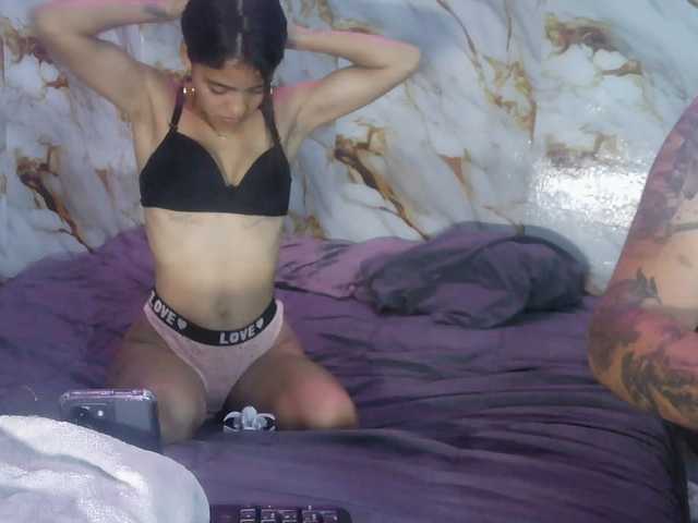 pocahontasb1 live cam on BongaCams