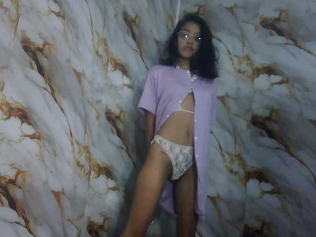 pocahontasb1 live cam on BongaCams
