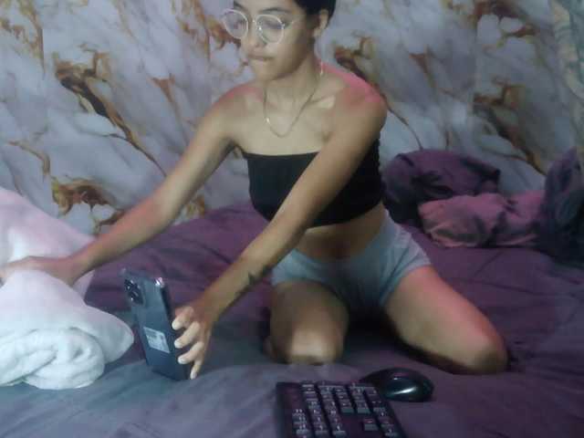 pocahontasb1 live cam on BongaCams