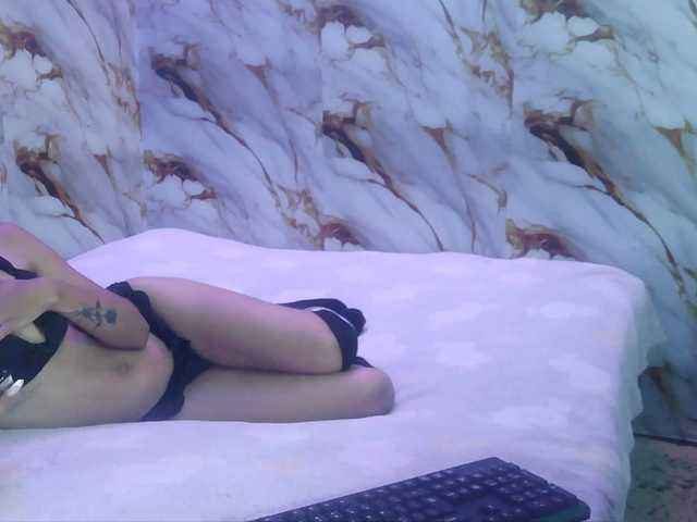 pocahontasb1 live cam on BongaCams