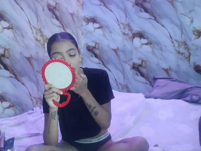 pocahontasb1 live cam on BongaCams