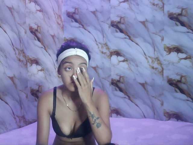 pocahontasb1 live cam on BongaCams