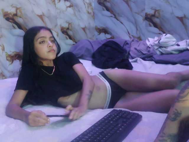 pocahontasb1 live cam on BongaCams