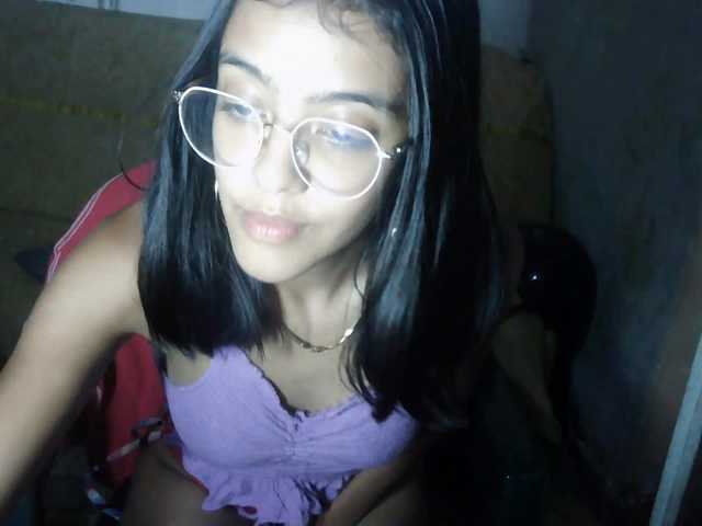 pocahontasb1 live cam on BongaCams