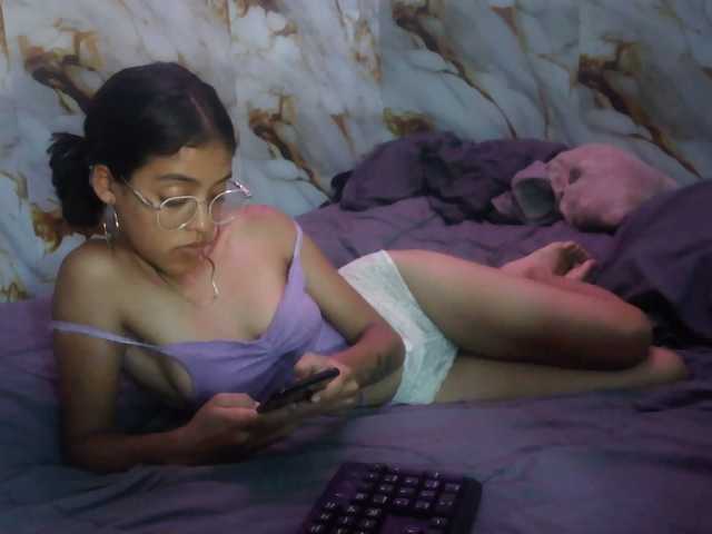 pocahontasb1 live cam on BongaCams