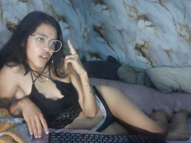 pocahontasb1 live cam on BongaCams
