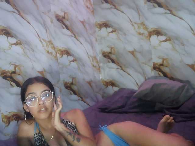 pocahontasb1 live cam on BongaCams