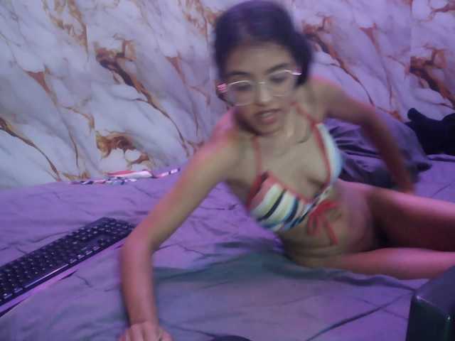 pocahontasb1 live cam on BongaCams