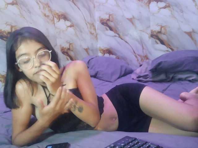 pocahontasb1 live cam on BongaCams
